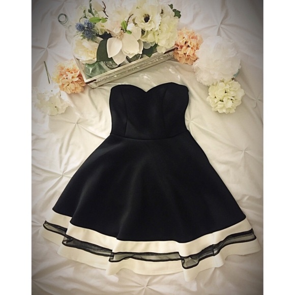 Adorable strapless dress!!!❤️ - Picture 2 of 4